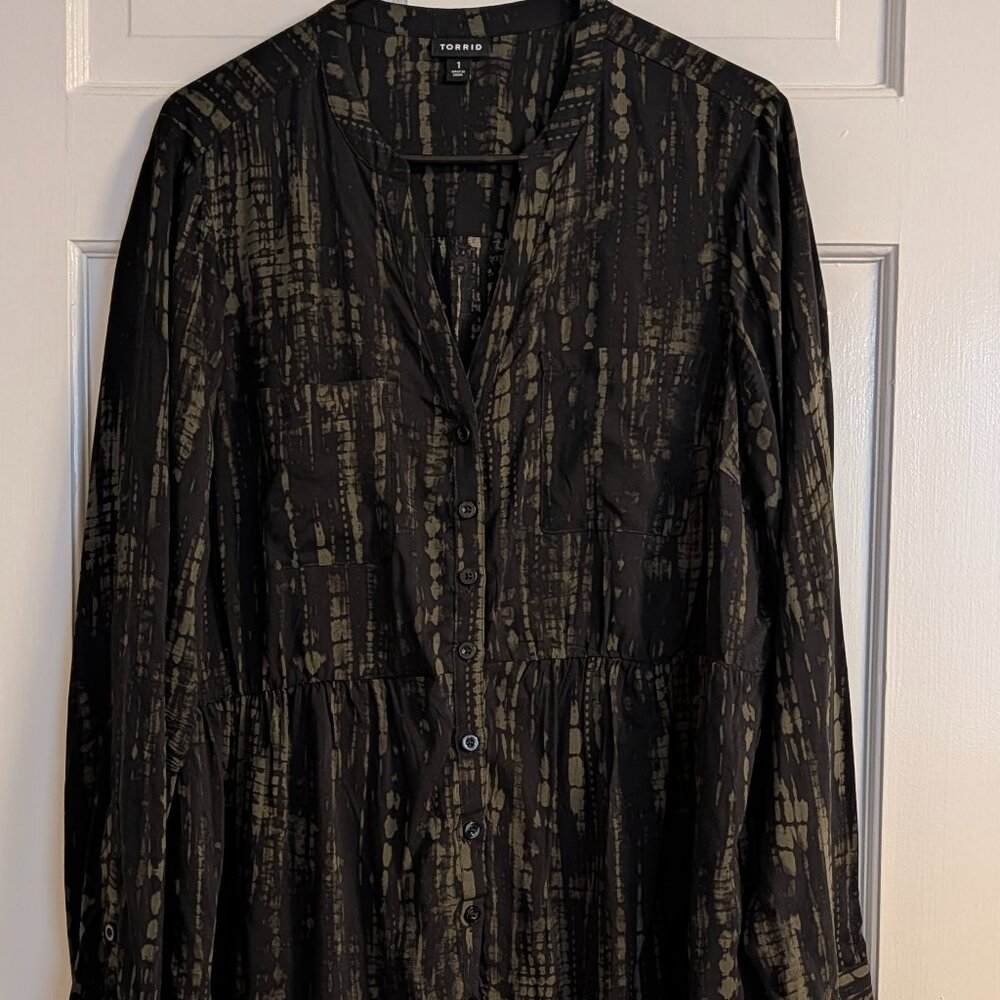 Torrid Black & Olive Abstract Print Button-Front Tunic Top – Size 1
